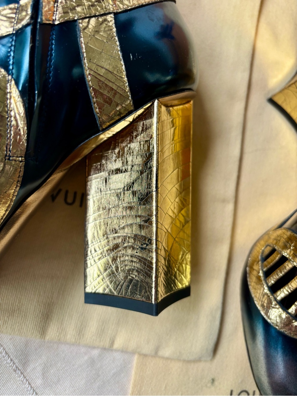 Louis Vuitton Queen Of Hearts Boots. 2015 Paris Runway Collection. Rare find. - Picture 10 of 12